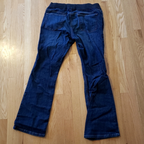 2 maternity Old Navy pants - jeans & black trousers - Picture 3 of 12